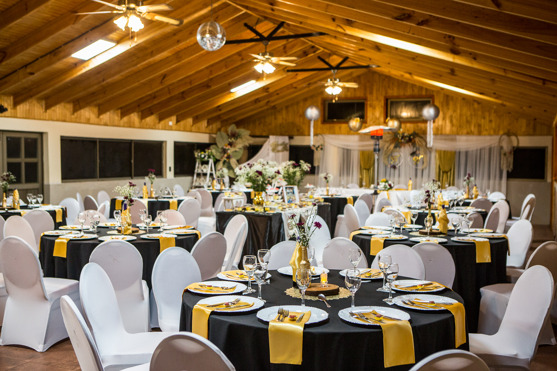Salón de eventos decorado para boda - Centro Capitán Los Ángeles Chile
