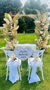 Decoración de boda con flores y amor